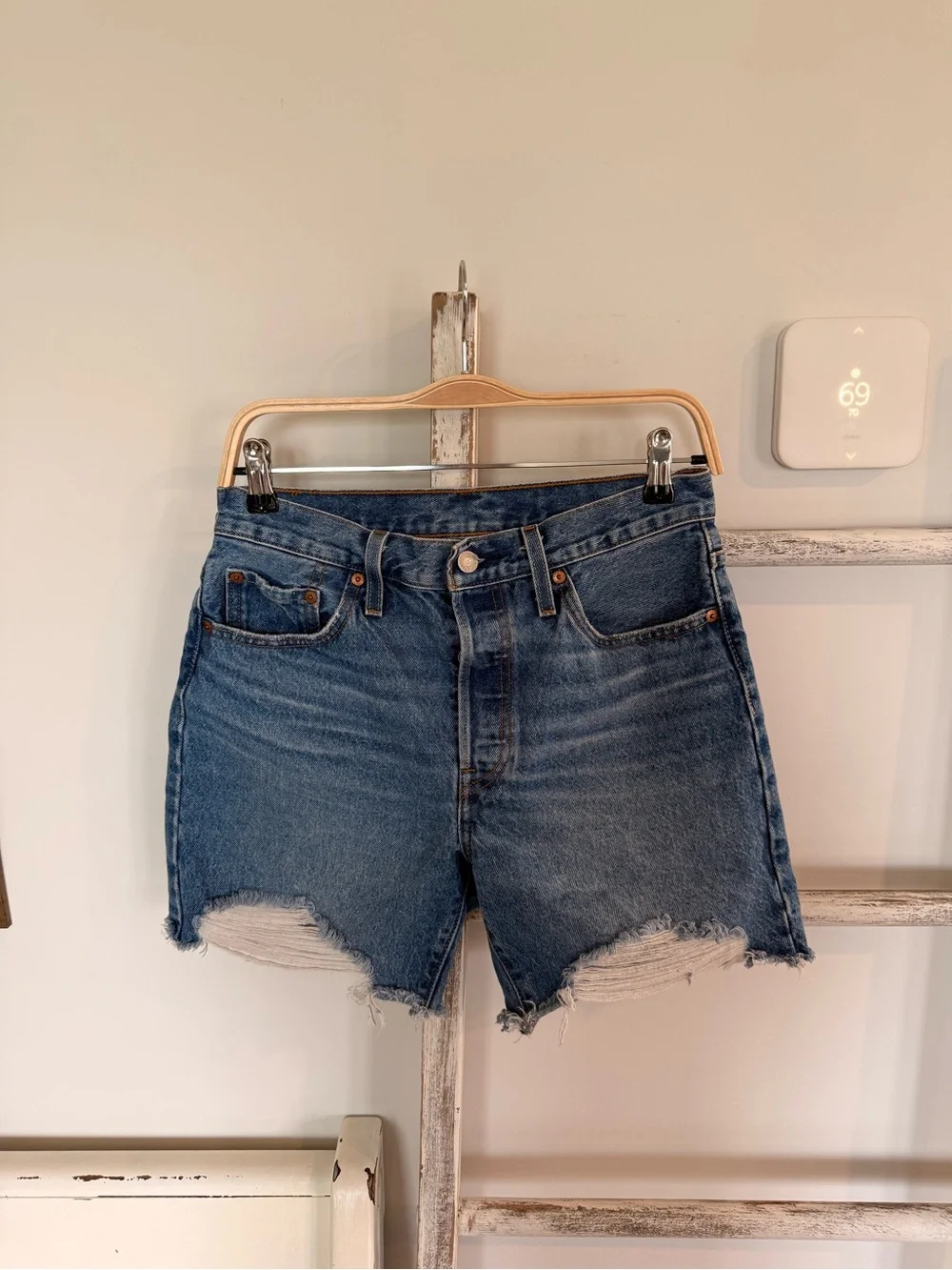 levi long line dark wash 501 shorts size 28 button fly highrise EUC